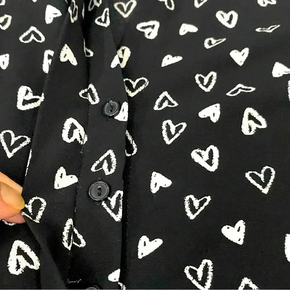 Mandee women black white heart print V neckline 1/2 cuffed  sleeves flowy top 2X - Picture 9 of 12